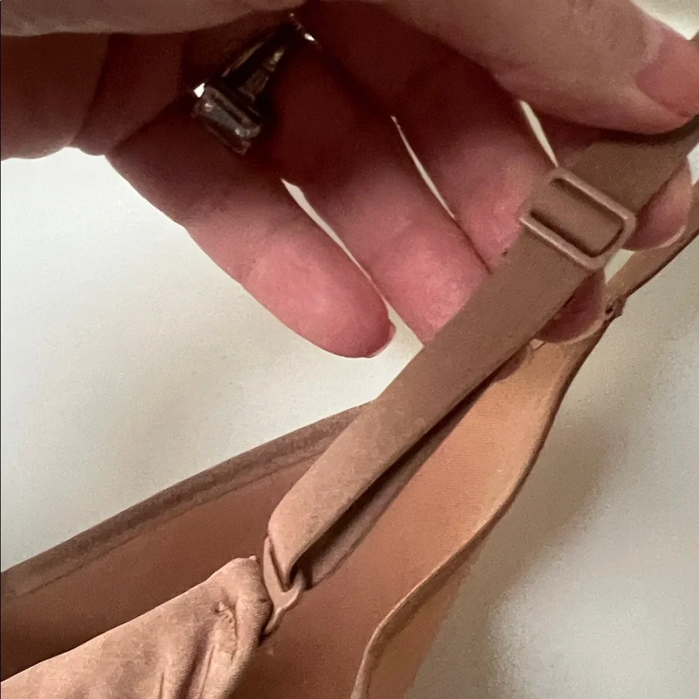 NWT Skims Weightless Scoop Bra Sienna, 32C - Picture 8 of 10